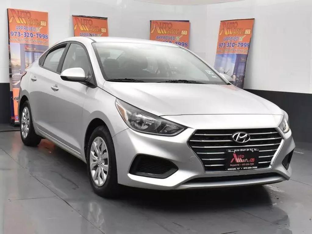 2021 Hyundai Accent SE photo 2