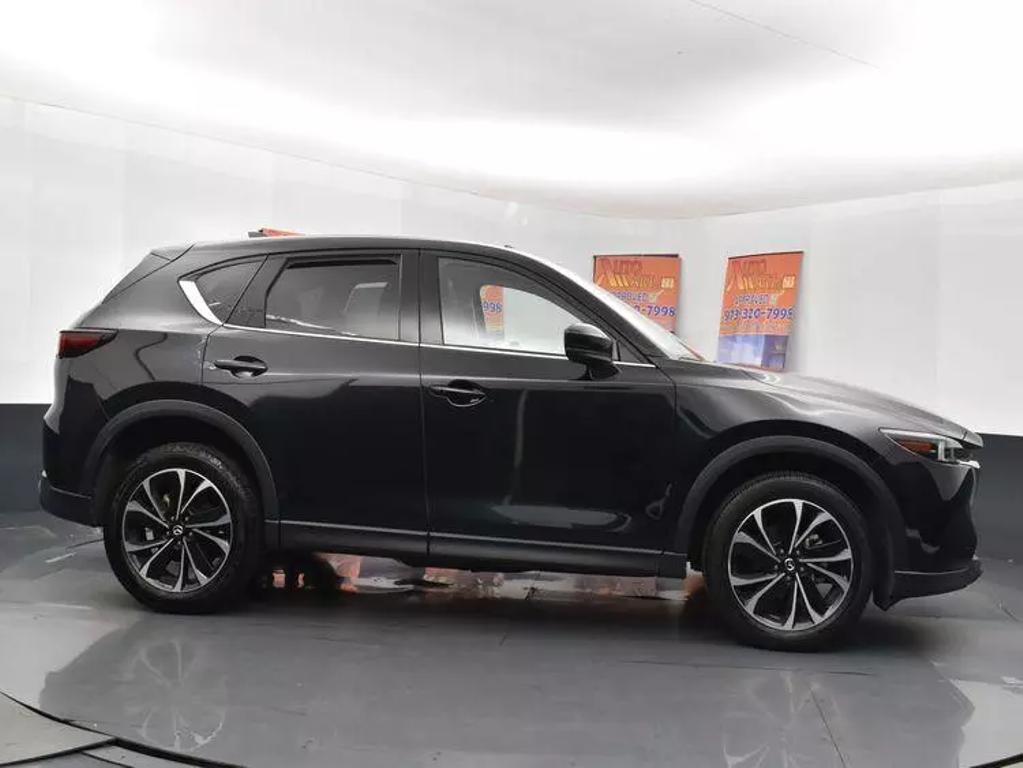 2023 Mazda CX-5 S Premium package photo 4