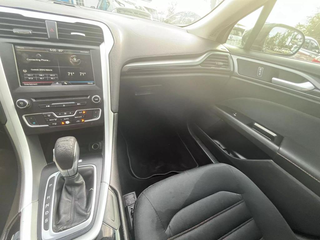 2016 Ford Fusion SE photo 16