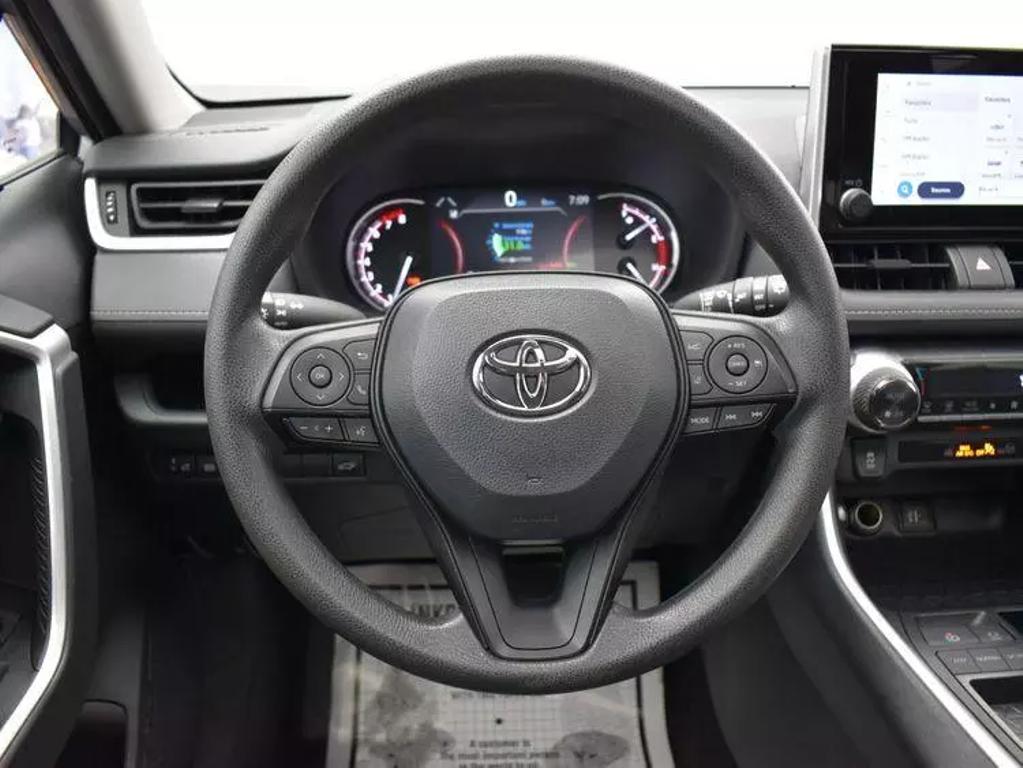 2024 Toyota RAV4 XLE photo 21