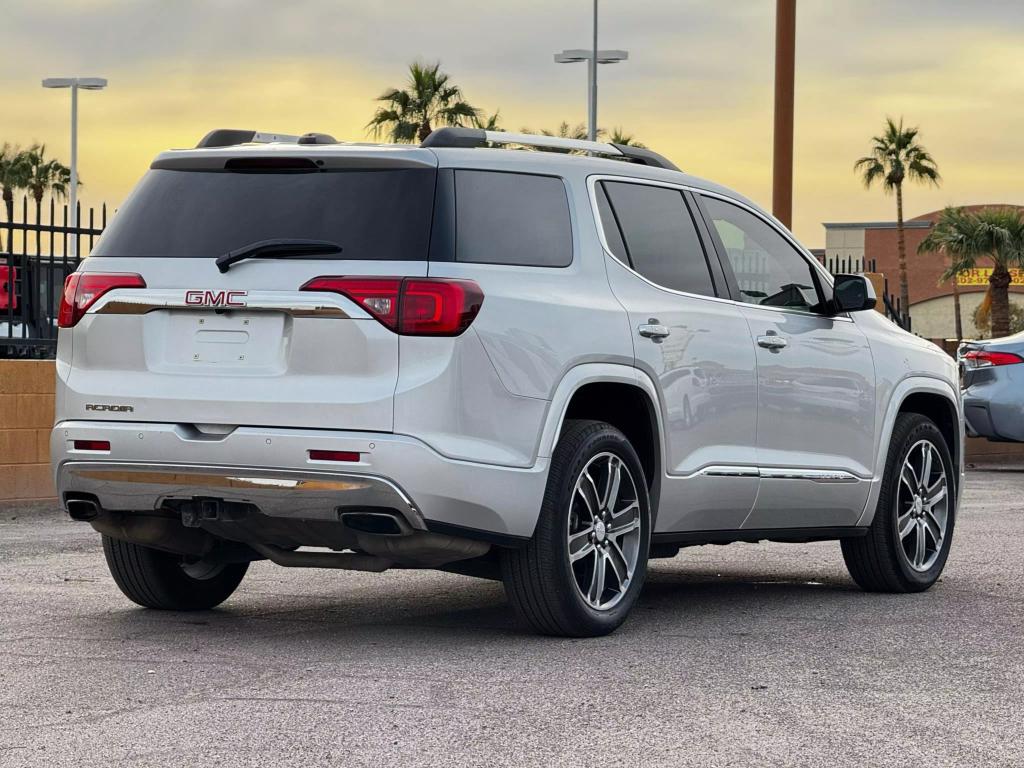 2019 GMC Acadia Denali photo 3