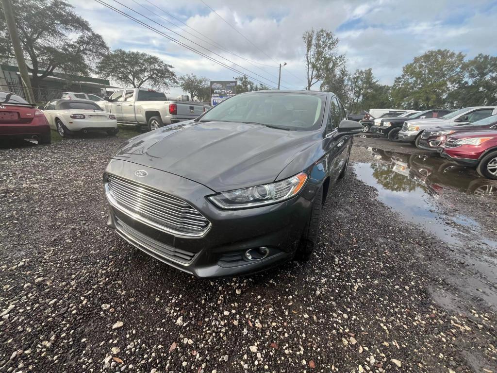 2016 Ford Fusion SE photo 2