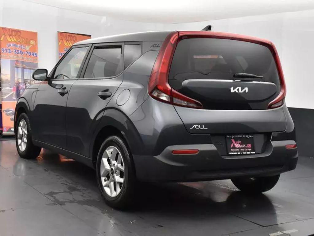 2022 Kia Soul LX photo 9