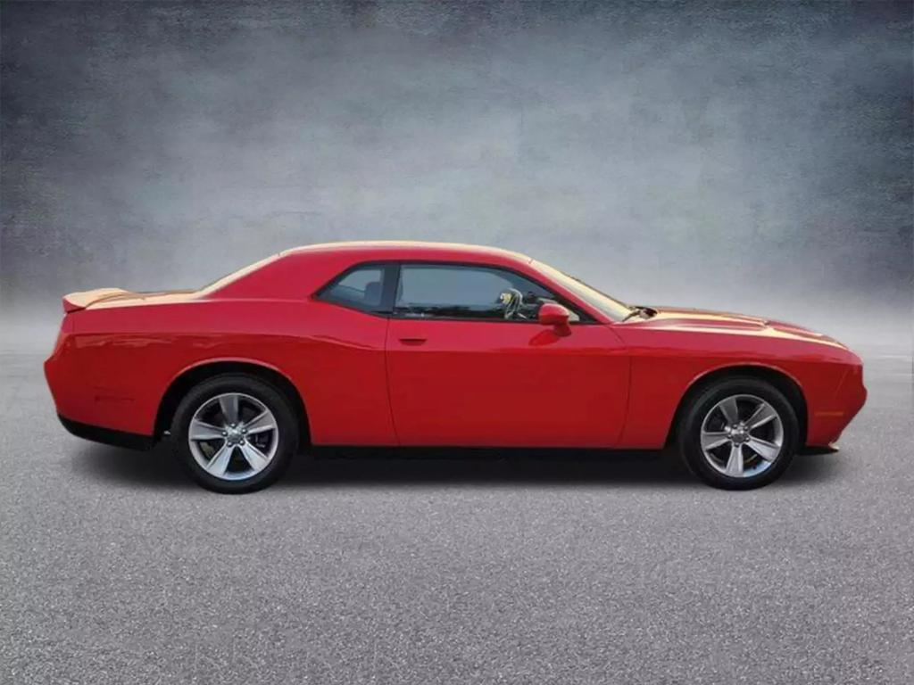 2021 Dodge Challenger SXT photo 3