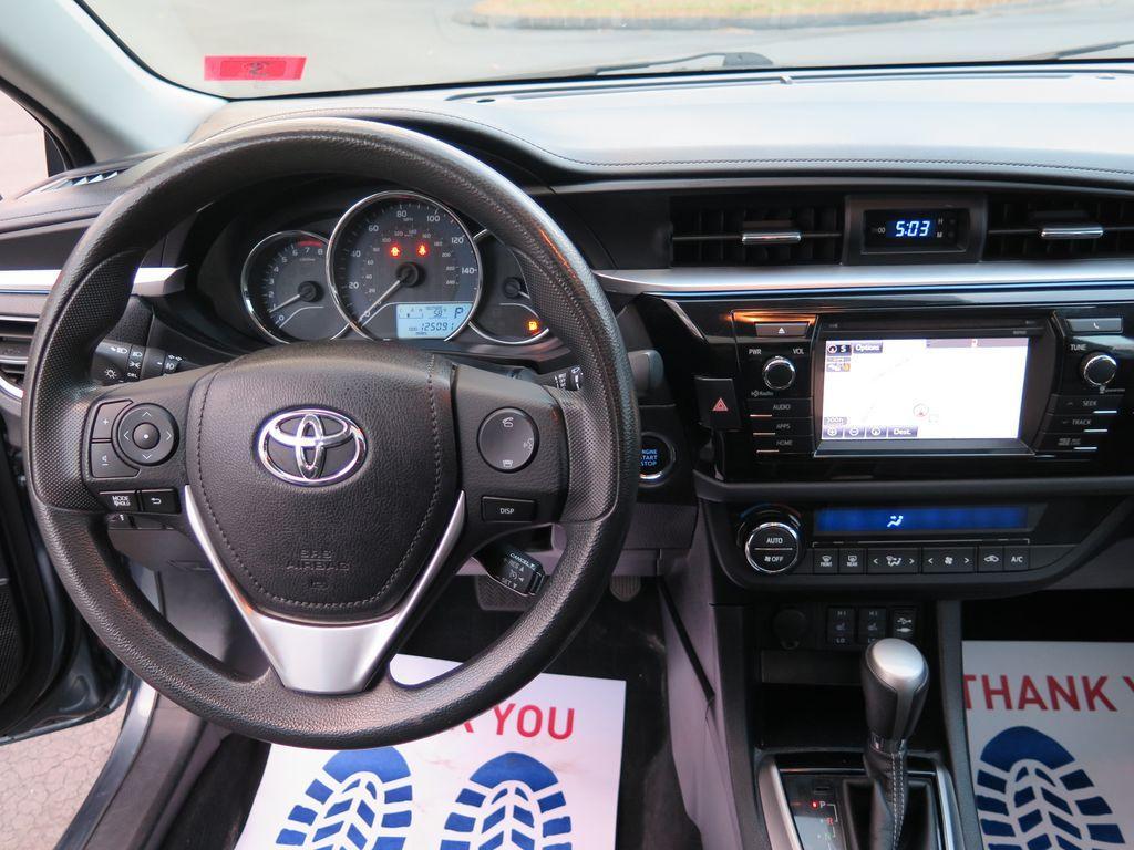 2015 Toyota Corolla LE Premium photo 22