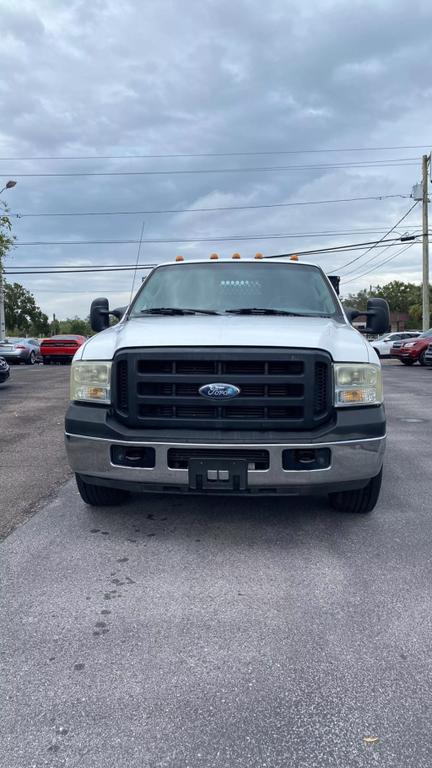 2006 Ford F-350 Super Duty Chassis Cab null photo 2