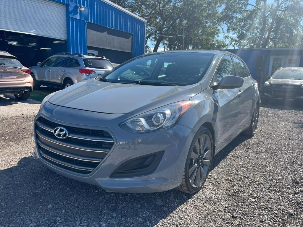 Hyundai Elantra GT's photo