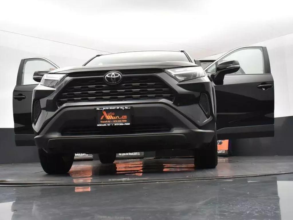 2024 Toyota RAV4 XLE photo 11