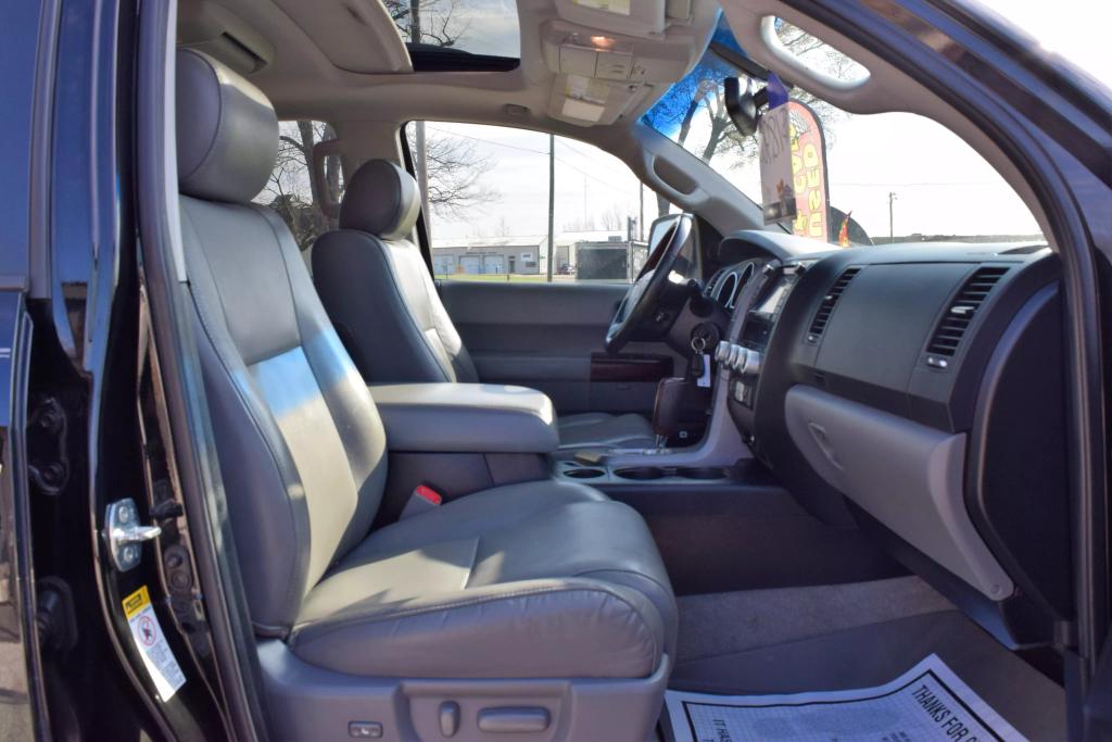 2011 Toyota Sequoia Platinum photo 12