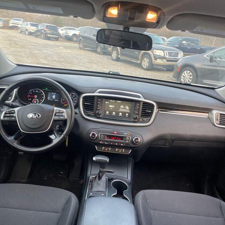 2020 Kia Sorento LX photo 2