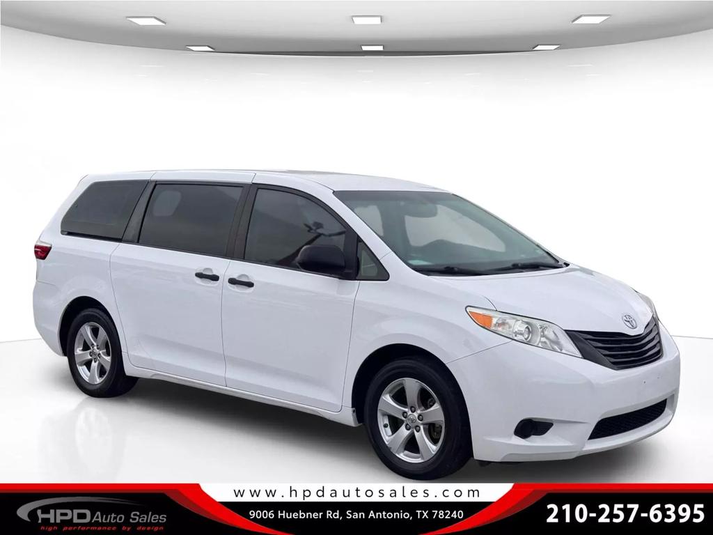 Toyota Sienna's photo