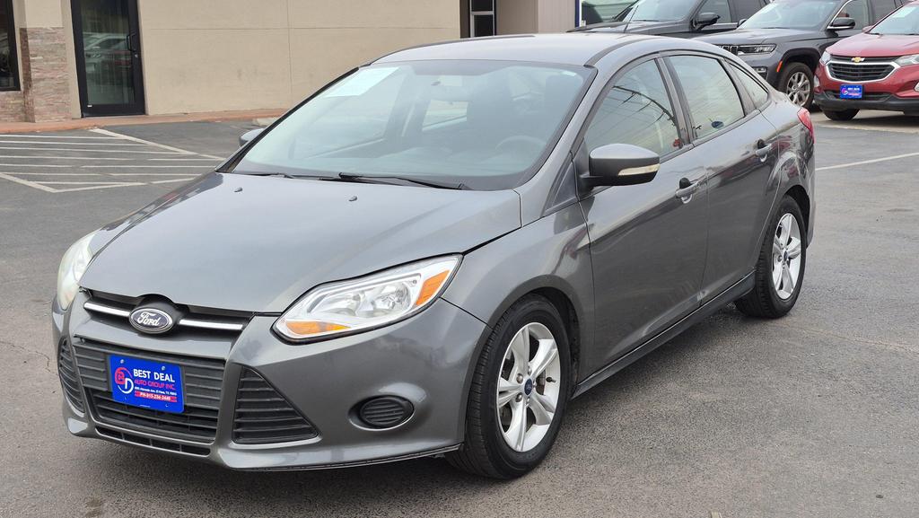 2014 Ford Focus SE photo 2