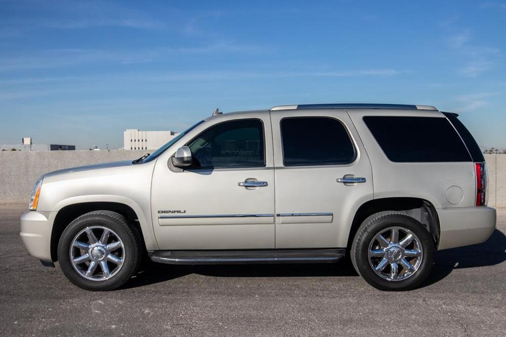 2014 GMC Yukon Denali photo 2