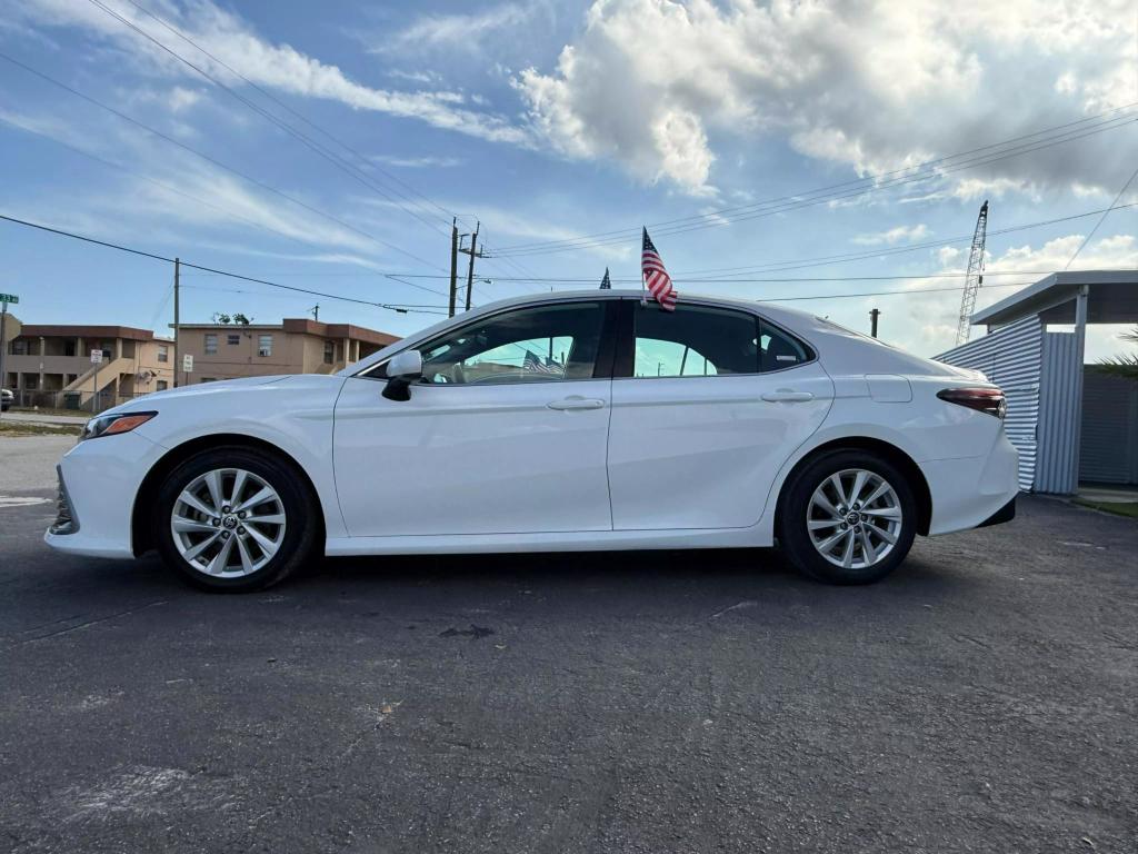 2022 Toyota Camry LE photo 4