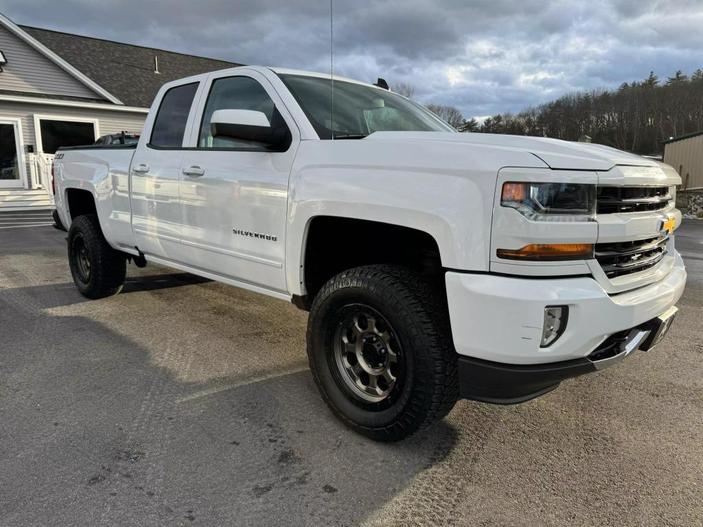 2018 Chevrolet Silverado 1500 LT photo 11