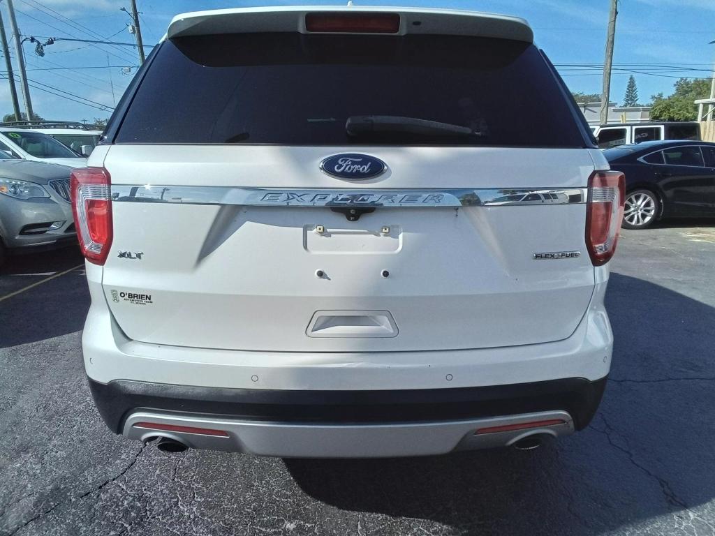 2016 Ford Explorer XLT photo 6