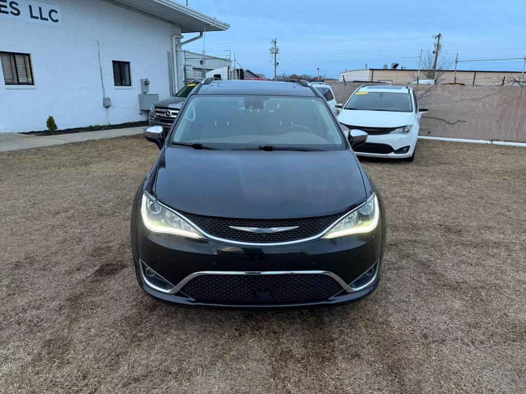 2017 Chrysler Pacifica Limited photo 5