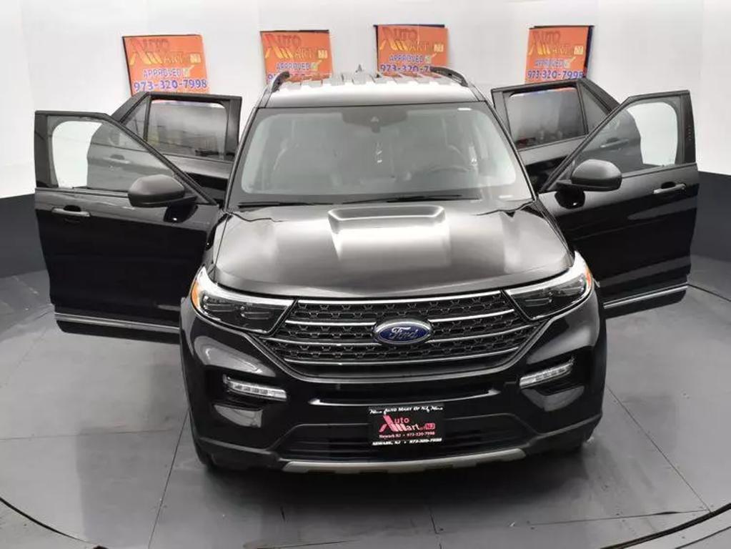 2023 Ford Explorer XLT photo 10