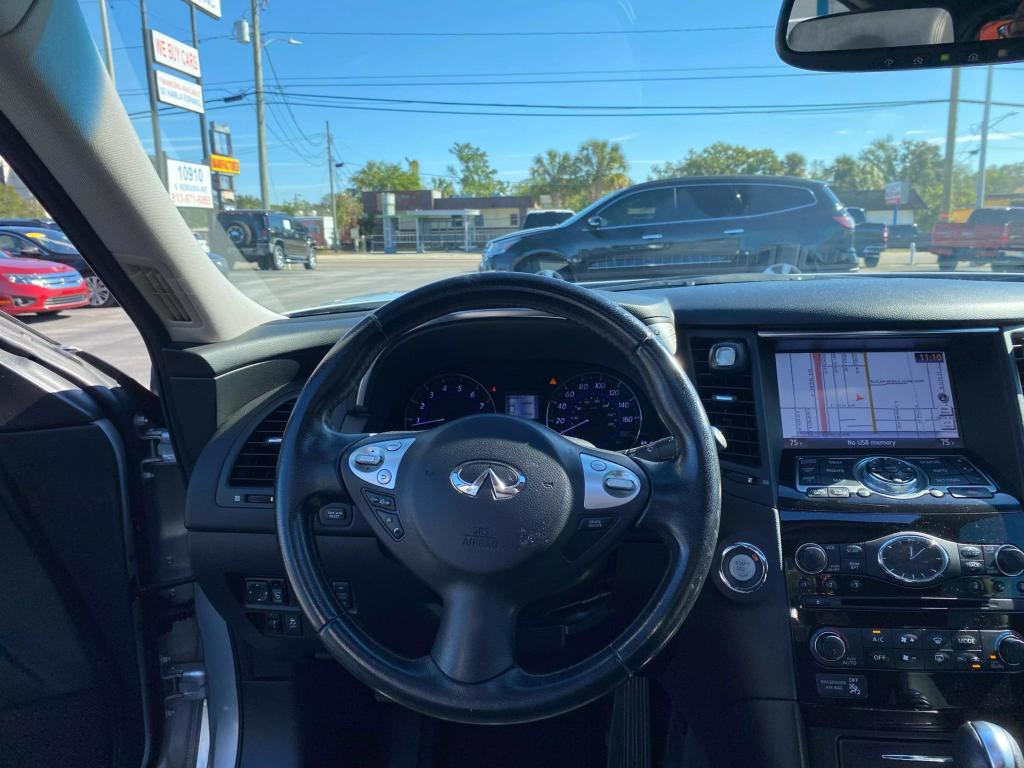 2015 INFINITI QX70 Base photo 16