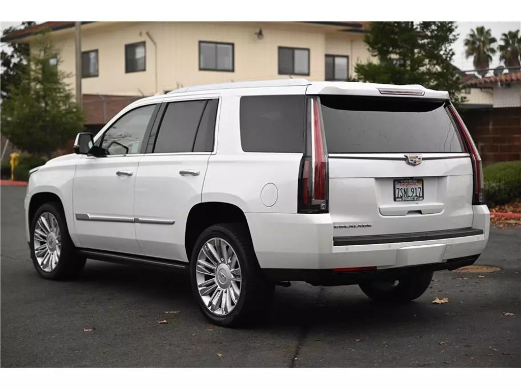 2016 Cadillac Escalade Platinum photo 5