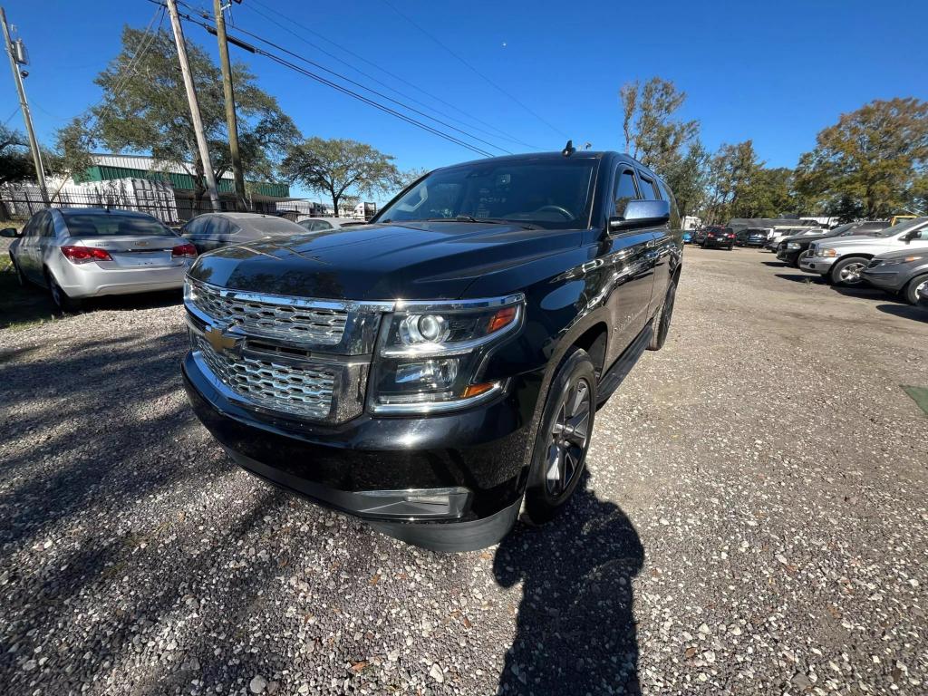 2019 Chevrolet Suburban LT photo 2