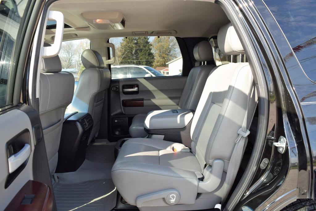 2011 Toyota Sequoia Platinum photo 10