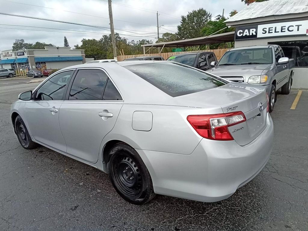 2012 Toyota Camry SE photo 7