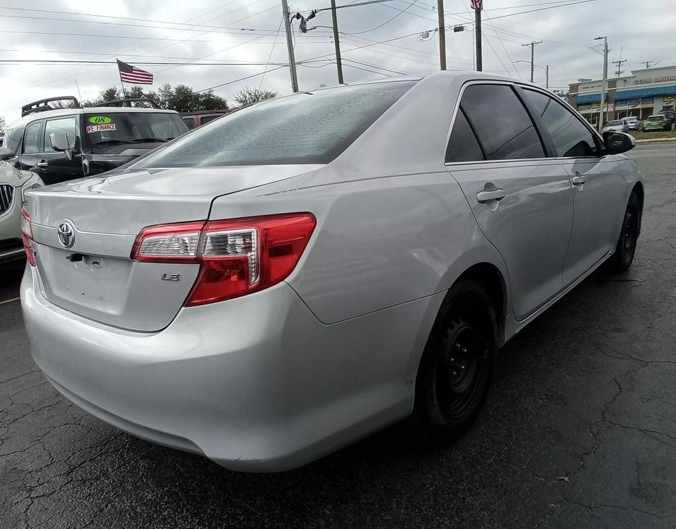 2012 Toyota Camry SE photo 5