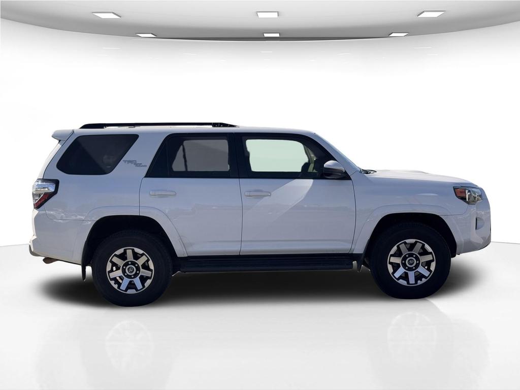 2020 Toyota 4Runner Off-Road photo 3