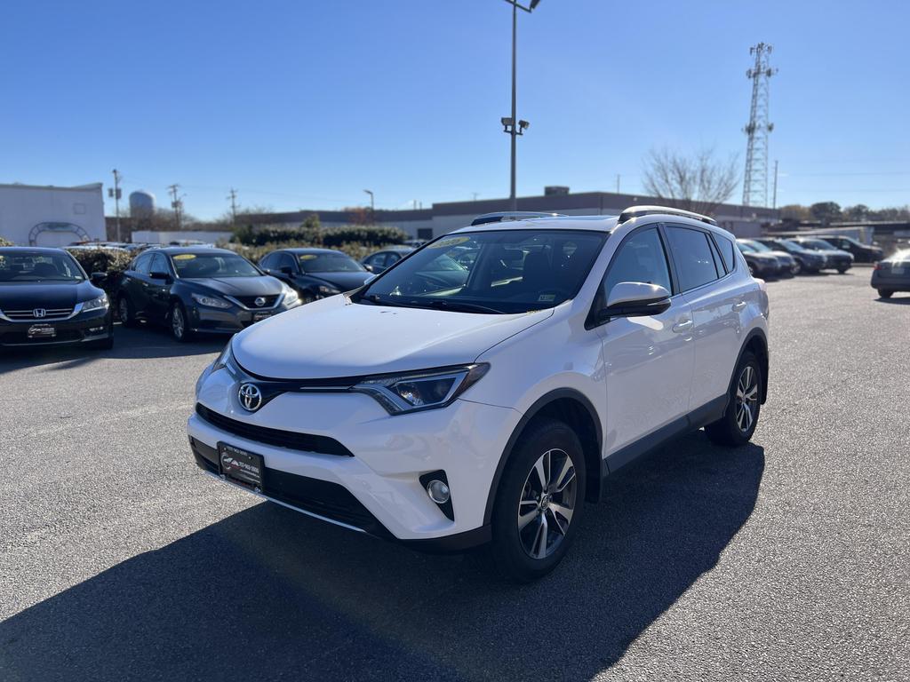 2016 Toyota RAV4 XLE photo 4