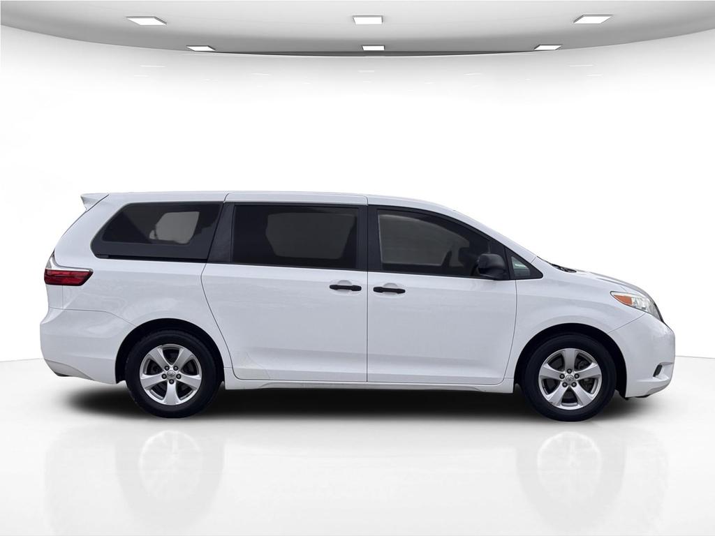 2017 Toyota Sienna L photo 3