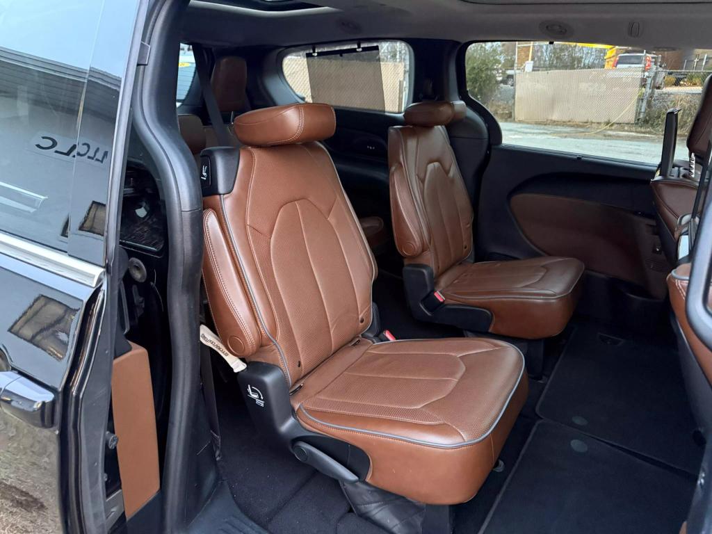 2017 Chrysler Pacifica Limited photo 21