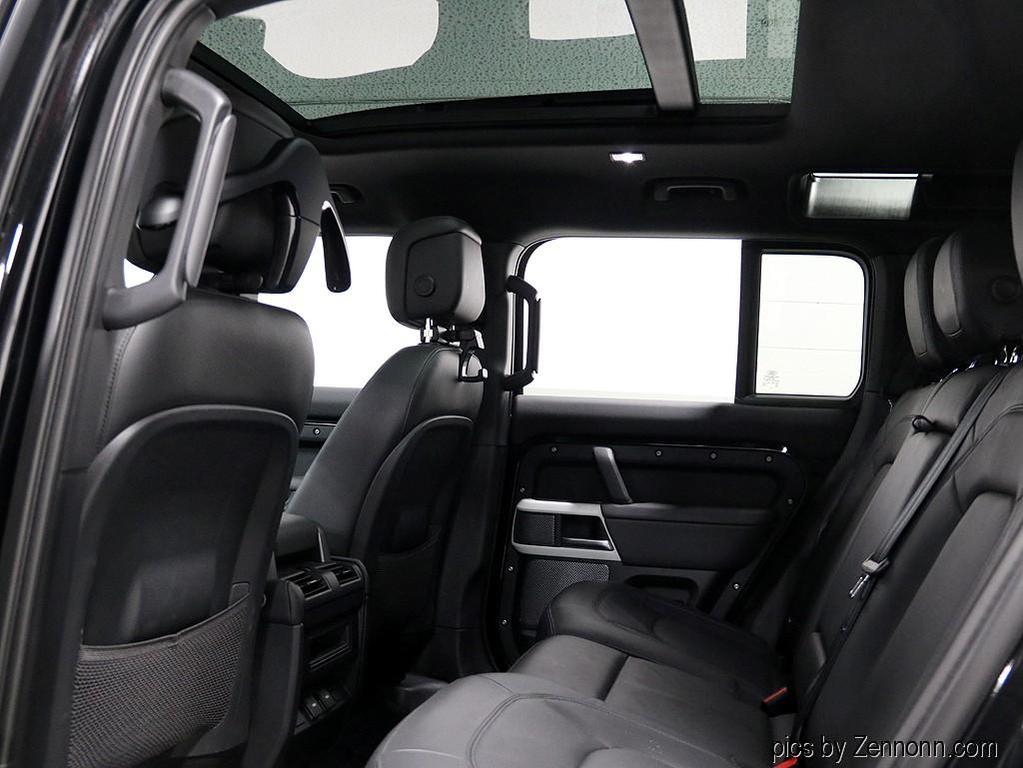 2023 Land Rover Defender SE photo 14