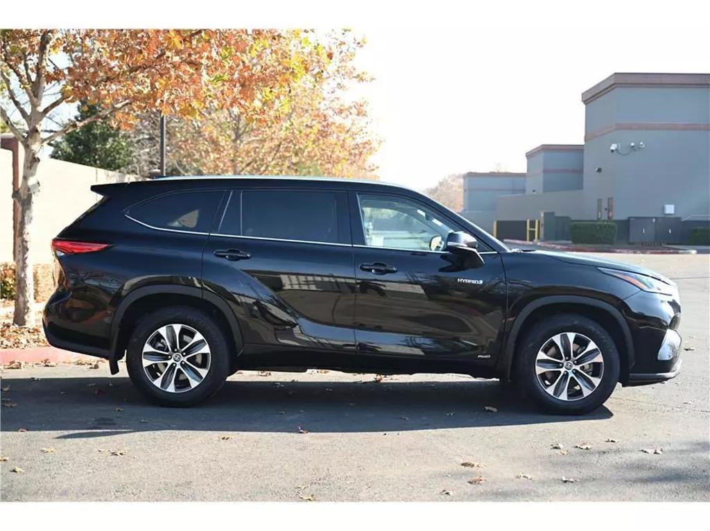 2021 Toyota Highlander XLE photo 8