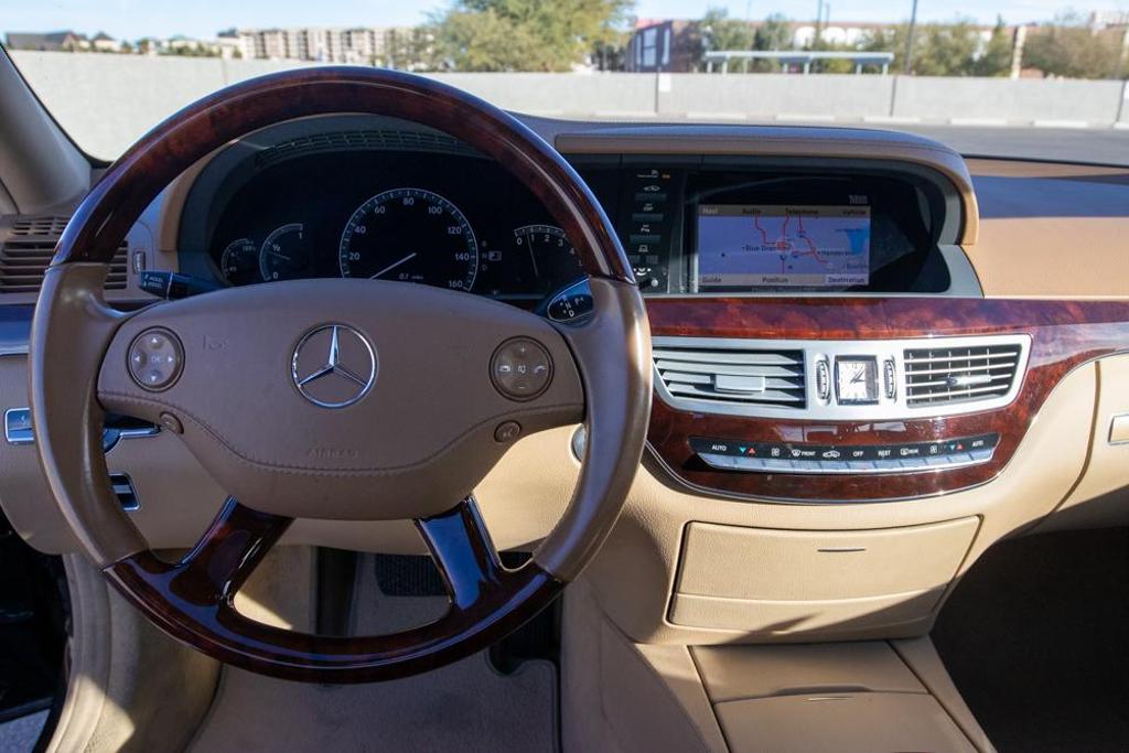 2007 Mercedes-Benz S-Class S550 photo 16