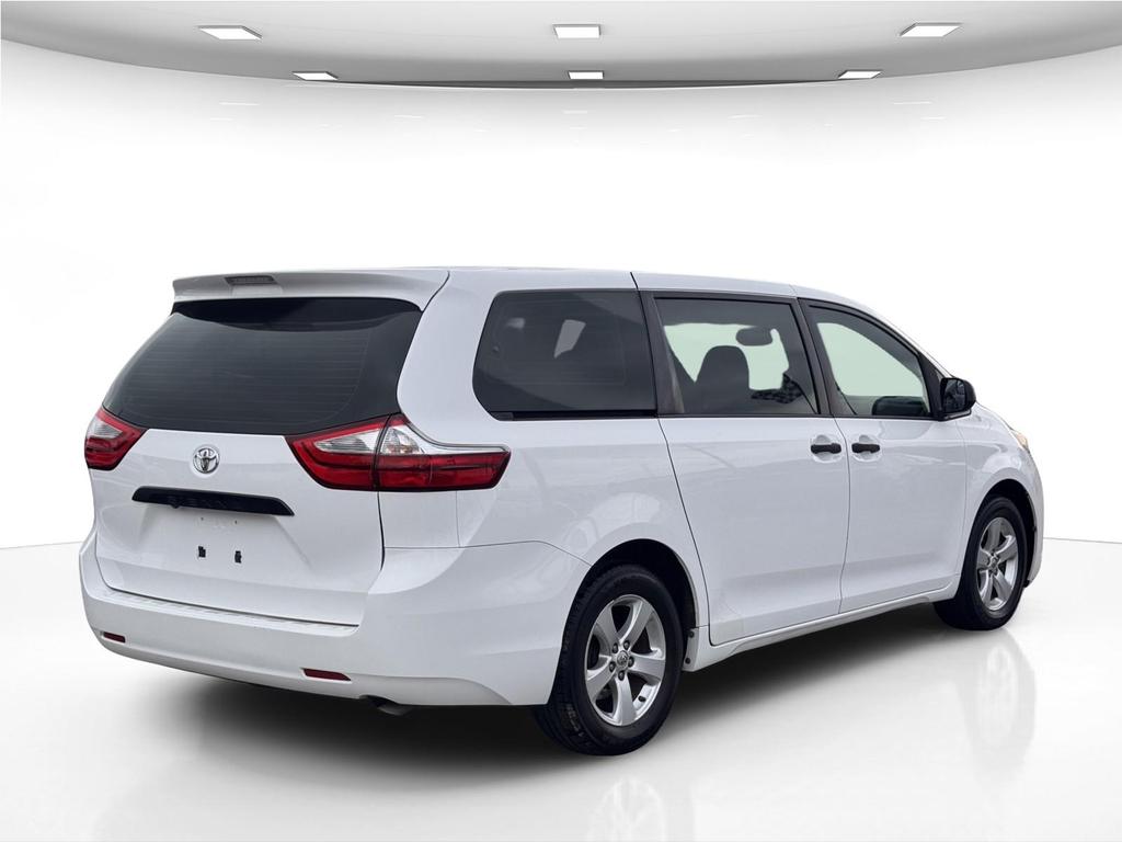 2017 Toyota Sienna L photo 4