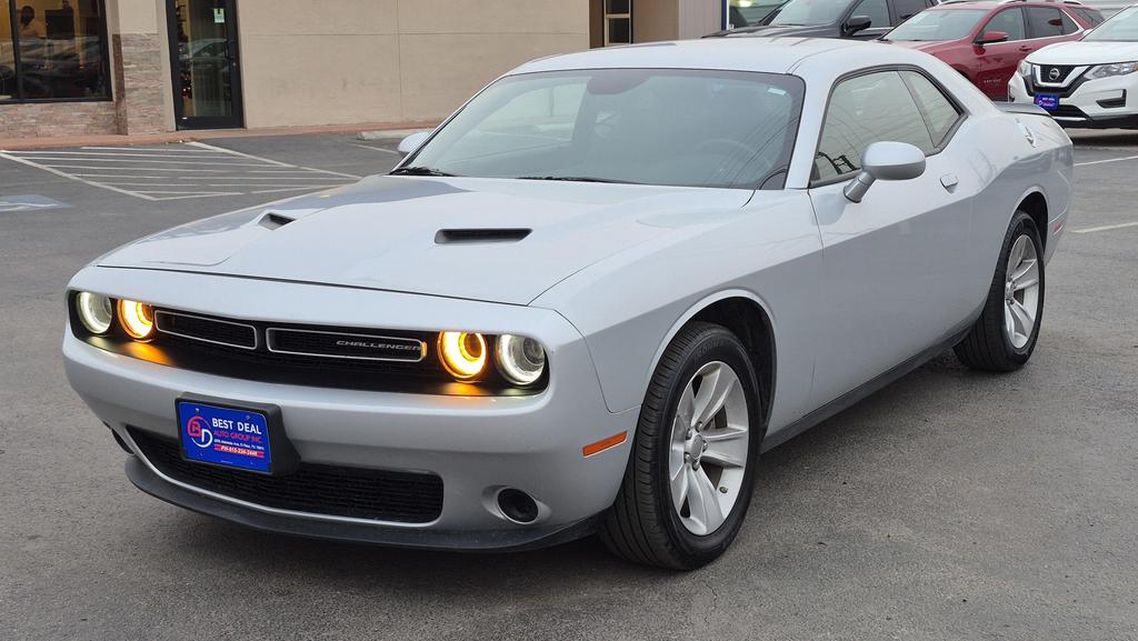 2023 Dodge Challenger SXT photo 2