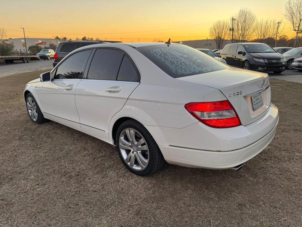 2011 Mercedes-Benz C-Class C300 Luxury photo 2