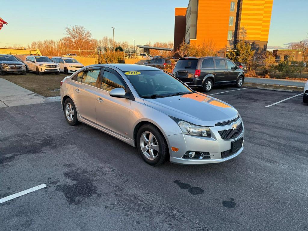 2011 Chevrolet Cruze 1LT photo 3