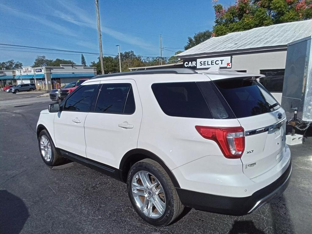 2016 Ford Explorer XLT photo 7