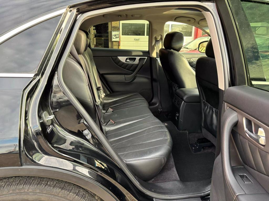 2014 INFINITI QX70 Base photo 37