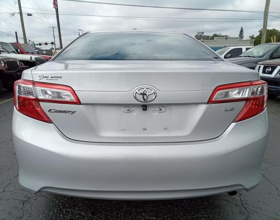 2012 Toyota Camry SE photo 6