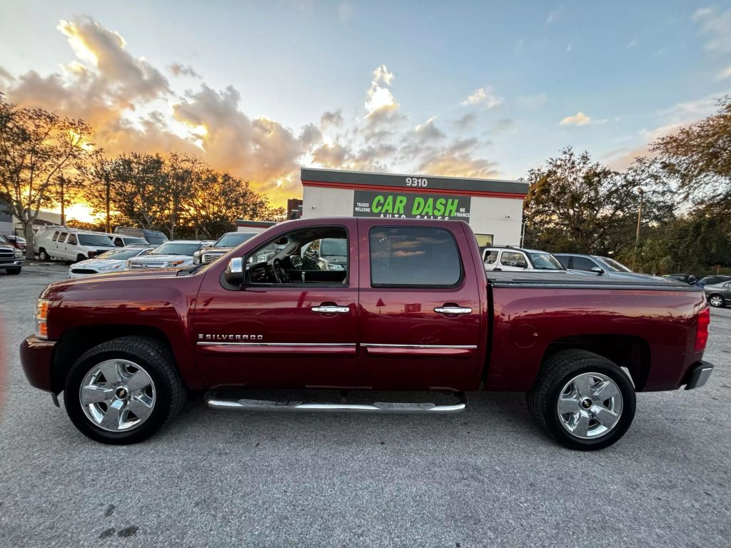 2009 CHEVROLET SILVERADO 1500 CREW CAB PICKUP V8, FLEX FUEL, 5.3 LITER LT PICKUP 4D 5 3/4 FT