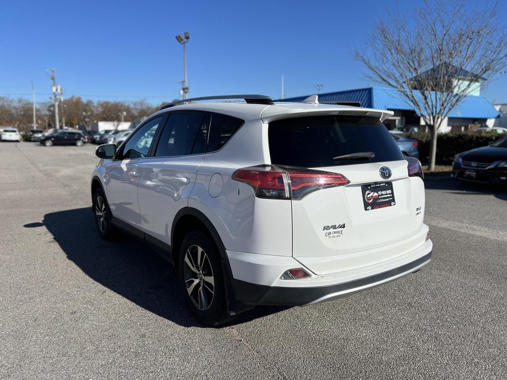 2016 Toyota RAV4 XLE photo 10