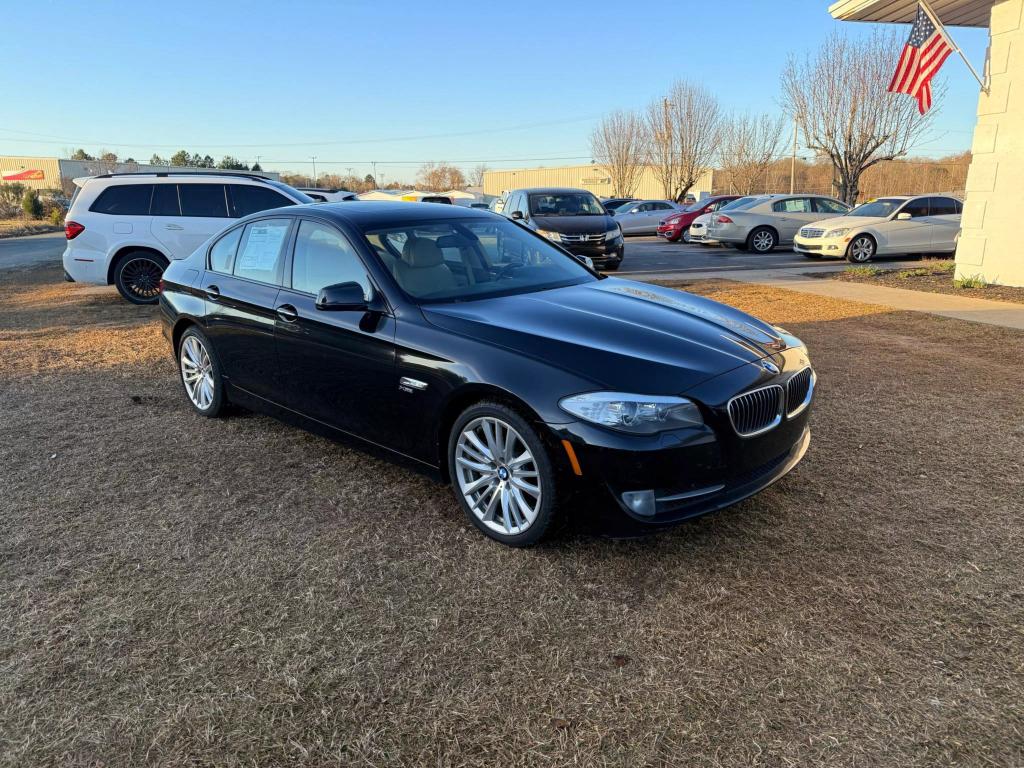 2011 BMW 5 Series 550i photo 3