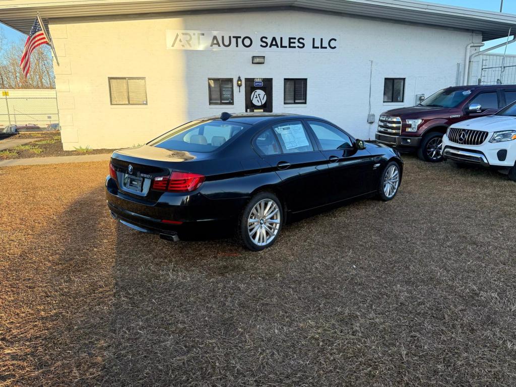 2011 BMW 5 Series 550i photo 4