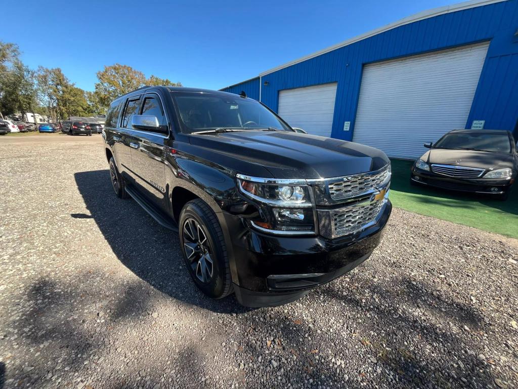 2019 Chevrolet Suburban LT photo 4