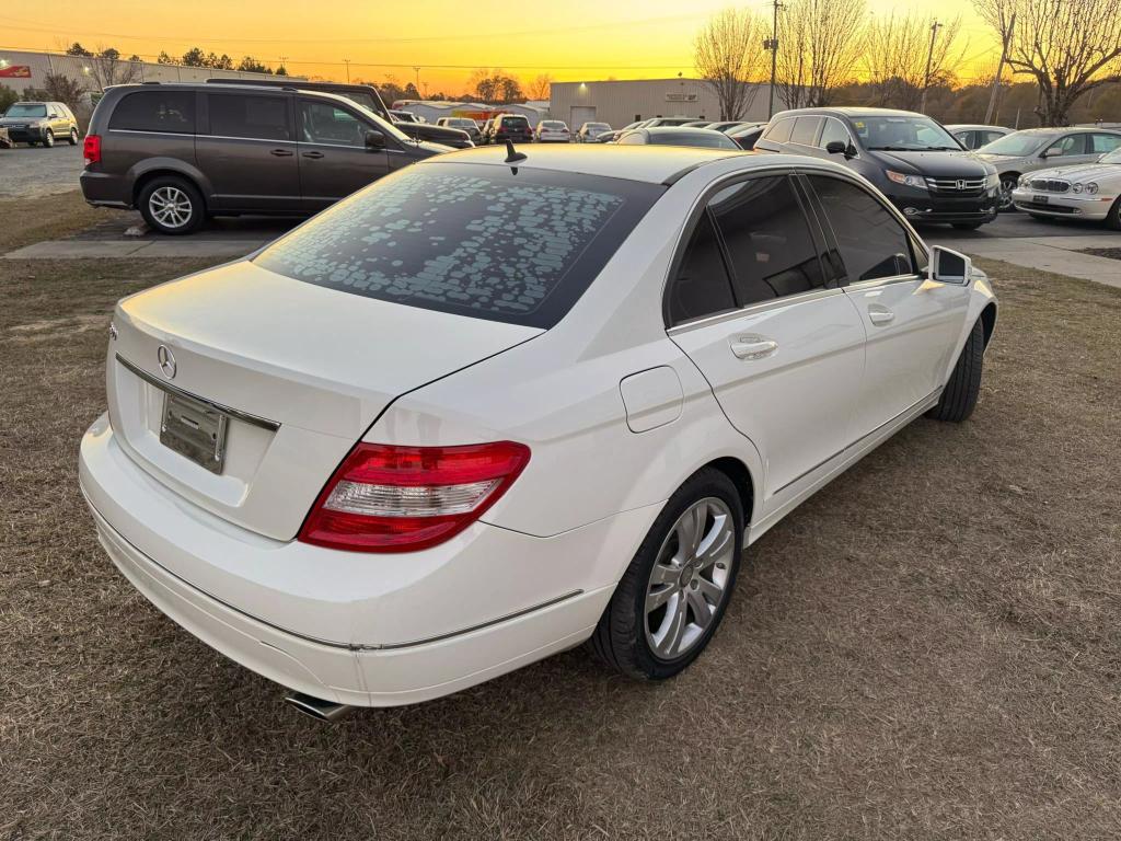 2011 Mercedes-Benz C-Class C300 Luxury photo 4