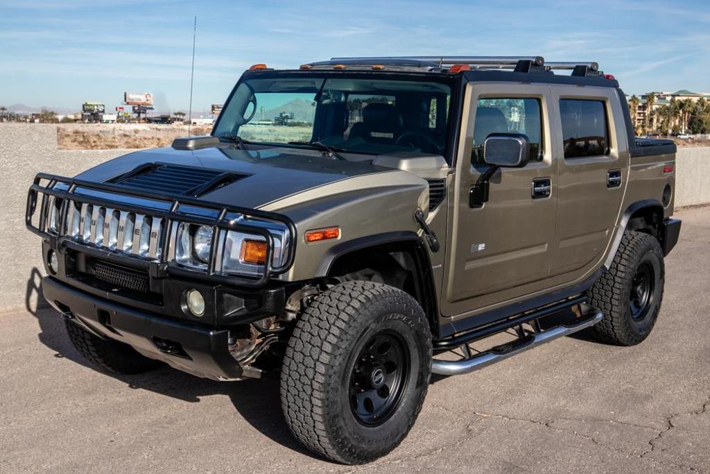 Hummer H2's photo