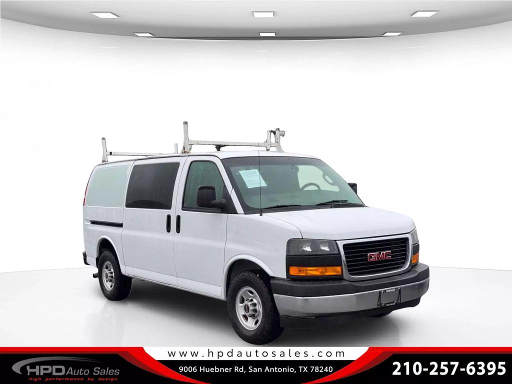 GMC Savana Cargo's photo